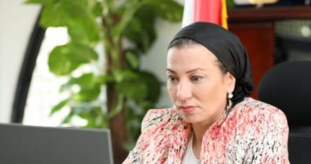  وزيرة البيئة