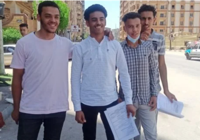 طلاب الدبلومات الفنية