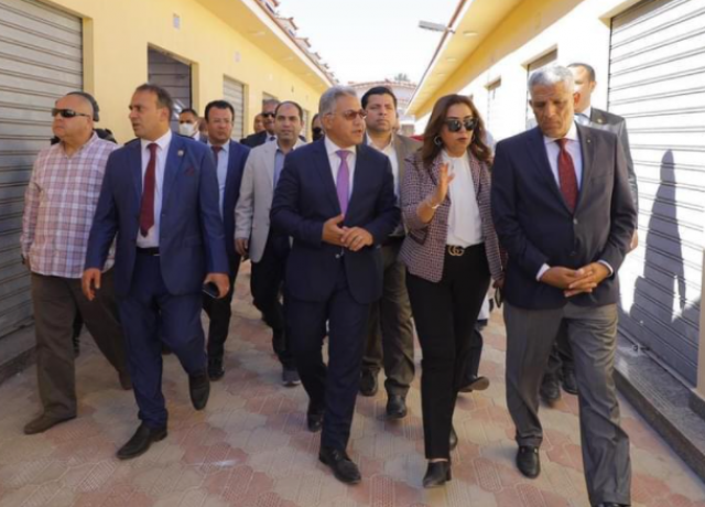 محافظ دمياط ولجنة الإدارة المحلية