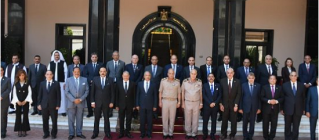 الفريق أول محمد زكى ووفد أعضاء لجنة الدفاع