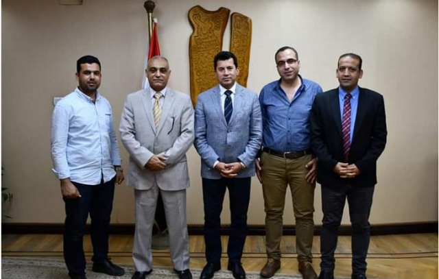 وزير الشباب خلال إستقبالة  للمحررين البرلمانيين