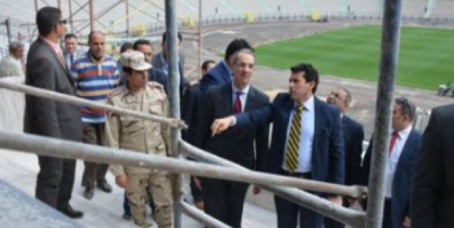 وزير الرياضة فى الاستاد