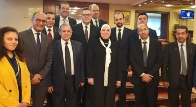 نيفين جامع