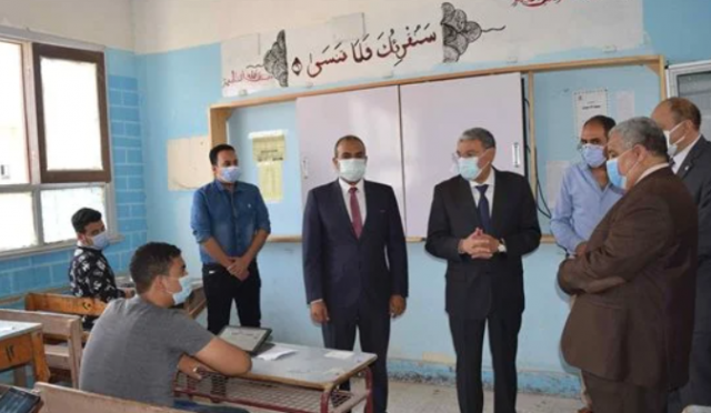 الطلاب يؤدون الامتحانات بالمنيا
