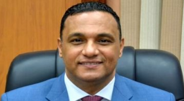 الدكتور أيمن مختار