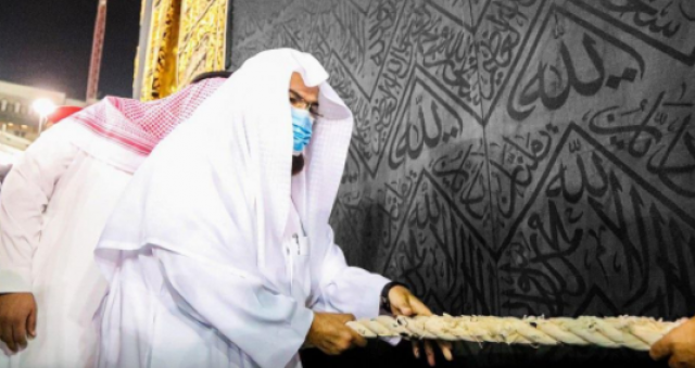 رفع ثوب الكعبة 