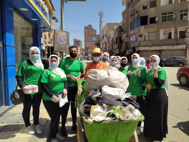 25 طالب وطالبة من اعضاء جماعة اصدقاء البيئه