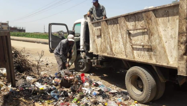 رفع قمامة في حملات نظافة بقرى الباجور بالمنوفية