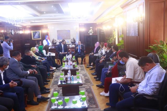جانب من زيارة وفد اعلام البرلمان لمحافظ الاسكندرية