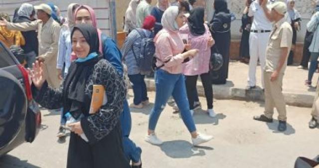 فرحة بين الطلاب من فرنساوى الثانوية العامة