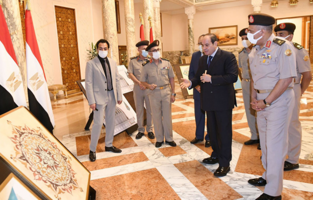 الرئيس السيسي يتابع الموقف الإنشائي والهندسي لعدد من مشروعات 