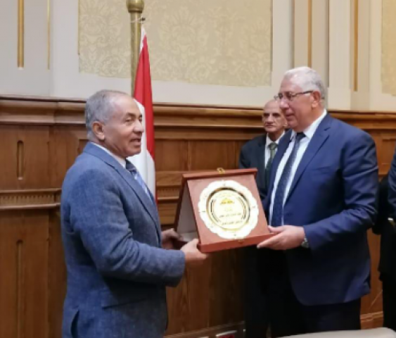وزير الزراعة السيد القصير والنائب احمد العوضي