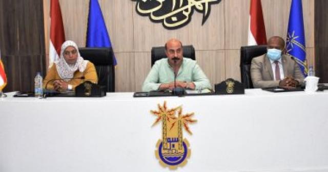 اللواء أشرف عطية محافظ أسوان