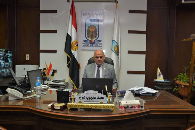 مشاركة رئيس جامعة الأقصر في اجتماع المجلس الأعلى لشئون خدمة المجتمع