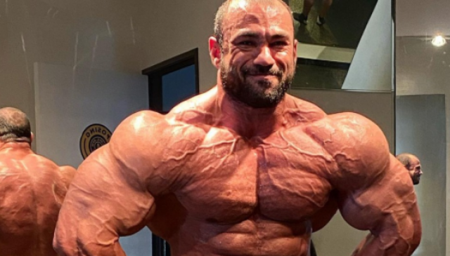 محمد شعبان بطل كمال أجسام