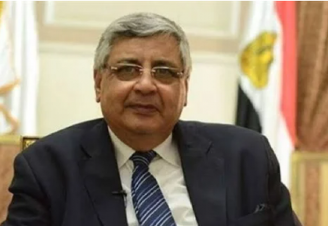 دكتور عوض تاج الدين