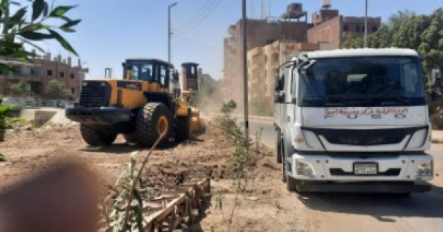 جانب من حملات رفع المخلفات بمدينة اسنا