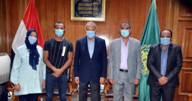 محافظ القليوبية يكرم الثالث مكرر علمي رياضة على الجمهورية بالثانوية