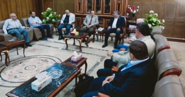 محافظ شمال سيناء مع لجنة نقابة المهندسين