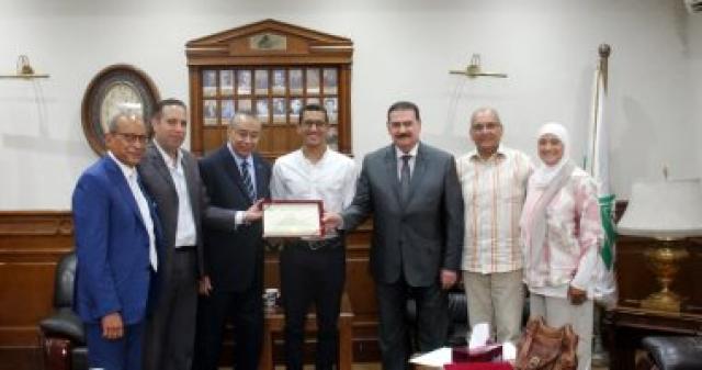 نقيب المهندسين يستقبل أحمد أسامة بطل