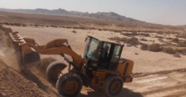الحواجز الترابية استعداداً للسيول بشمال سيناء