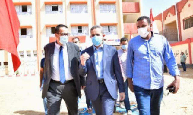 محافظ الغربية يفتتح مدرستين بكفر الزيات وقطور