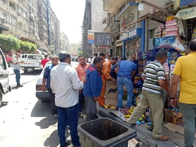 حى الأزبكية يرفع إشغالات ميدان رمسيس