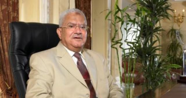 الراحل محمود العربى