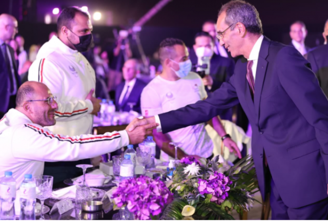 وزير الاتصالات