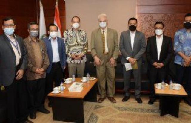 وفد إندونيسي يزور منظمة خريجي الأزهر بالقاهرة 