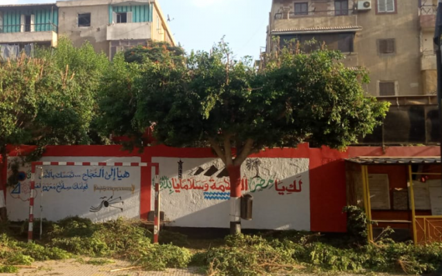 تقليم الأشجار بالمدارس