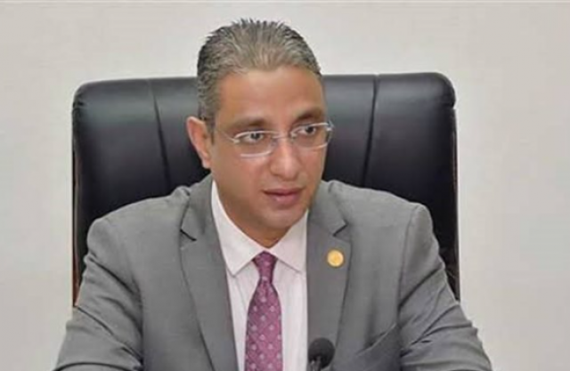 الدكتور أحمد الانصاري محافظ الفيوم
