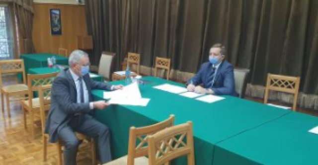 السفير الروسى بالقاهرة يدلى بصوته فى الانتخابات التشريعية