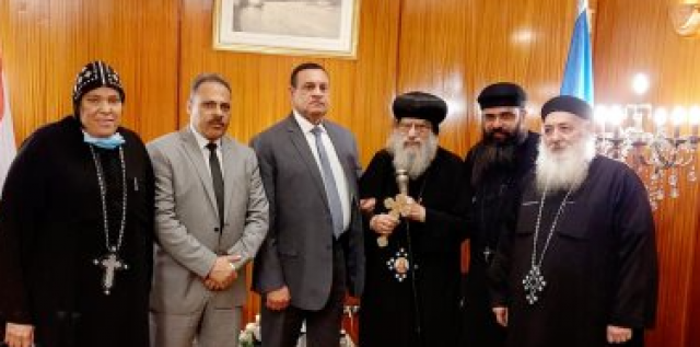 محافظ البحيرة يستقبل الأنبا باخوميوس