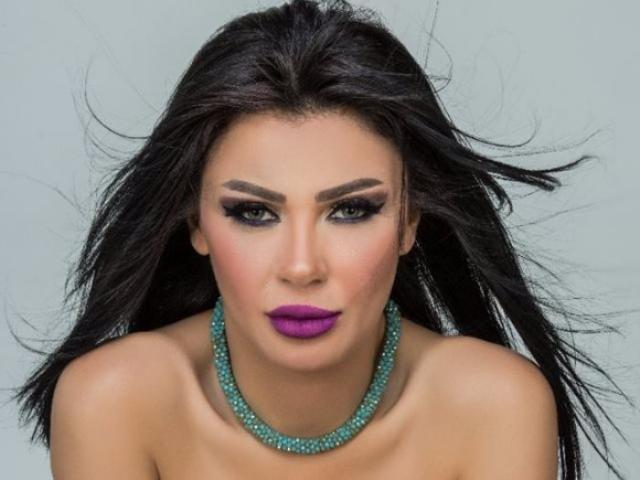الفنانة منى ممدوح