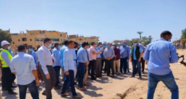 وزيرا الآثار والتنمية المحلية يتفقدان تطوير ساحة معابد الكرنك