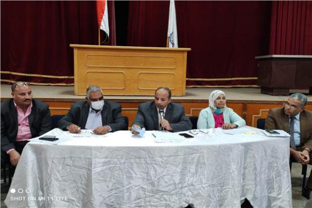 عمل الزائرات الصحيات بمدارس قنا 