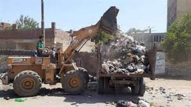قمامة ومخلفات وأتربة 