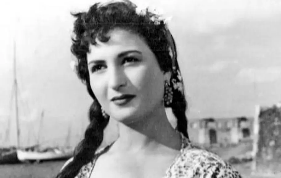   نعيمة عاكف