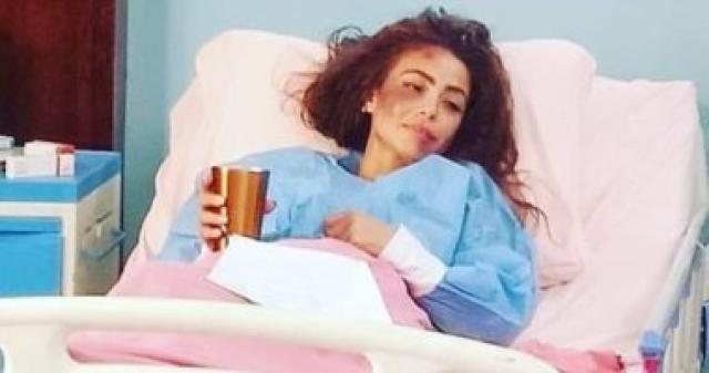 دوللى شاهين فى المستشفى