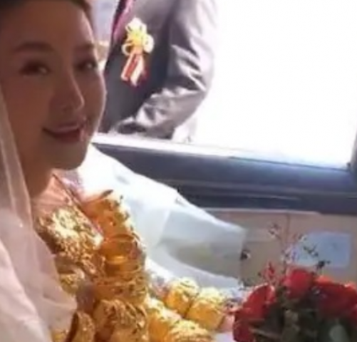 العروسة تتزين بالذهب