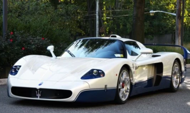 سيارة مازيراتي MC12 موديل 2021ِ