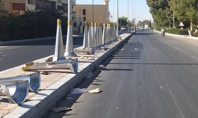 أعمدة الإنارة العمومية 