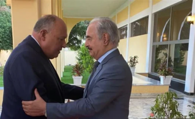 شكري يلتقي حفتر في بنغازي