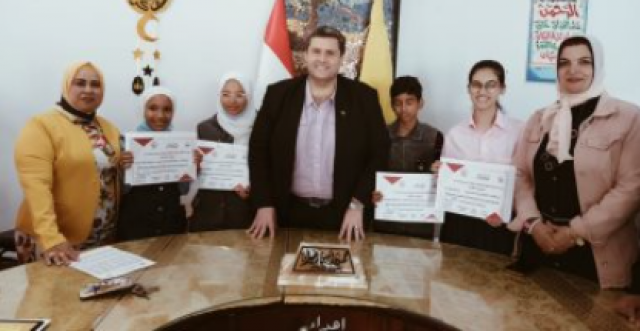 تكريم طلبة ومعلمين 