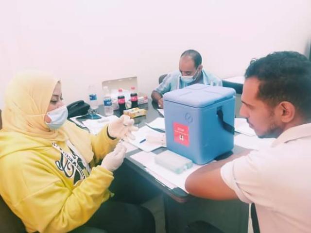 فرق متنقلة لتطعيم العاملين