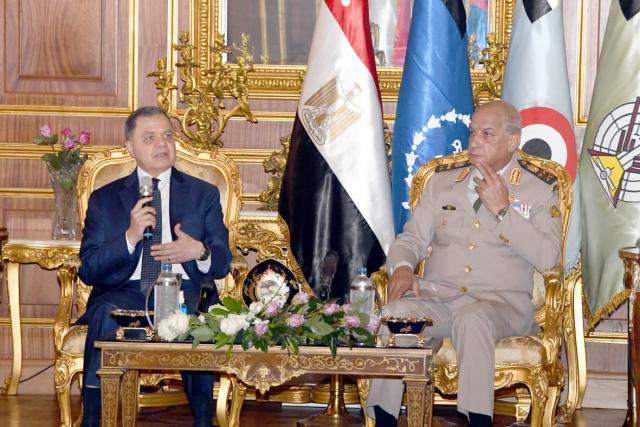 وزير الدفاع محمد زكي ووزير الداخلية محمود توفيق
