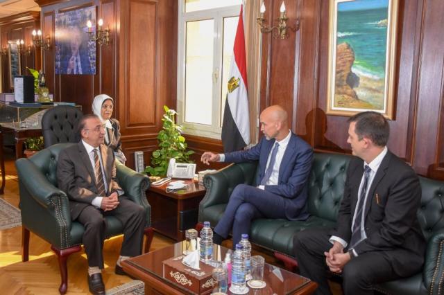 محافظ الإسكندرية مع قنصل فرنسا 