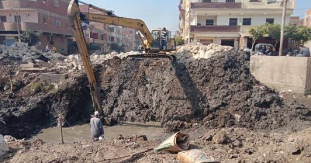 أعمال الحفر بسحارة صفط تراب بقرية بلقينا