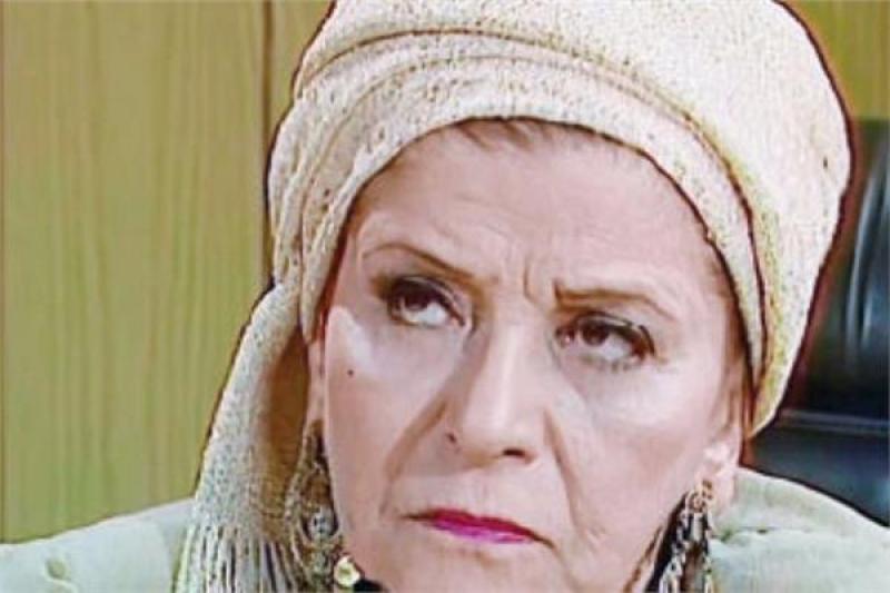 الفنانة سناء جميل